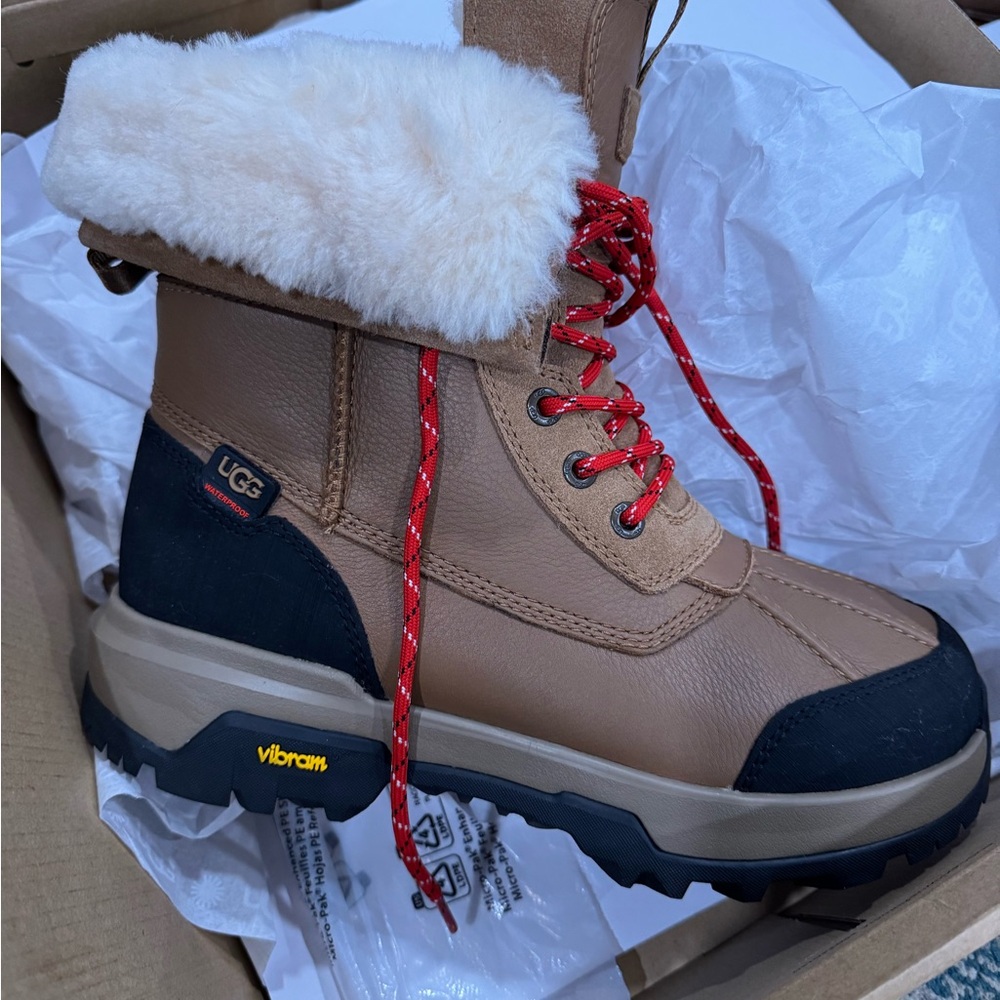 NIB UGG Adirondack Boot XXV in Tan and Cream
